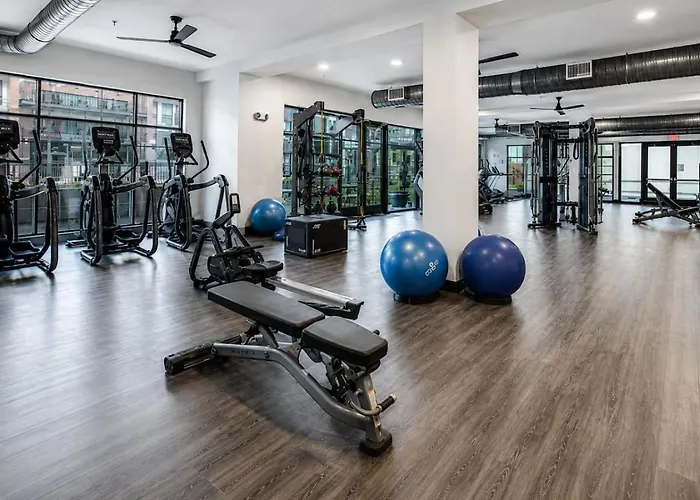 Apartment Modern 2br With Gym, Pool And Parking