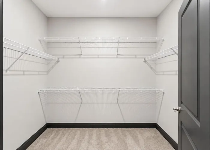 Modern 2br With Gym, Pool And Parking Apartment *