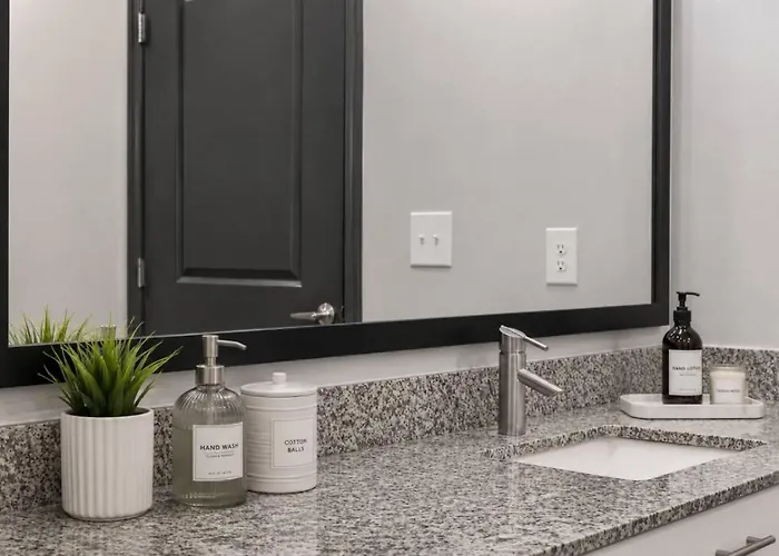 Apartment Modern 2br With Gym, Pool And Parking Fort Worth