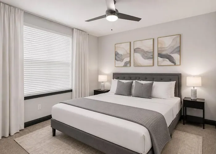 Apartment Modern 2br With Gym, Pool And Parking