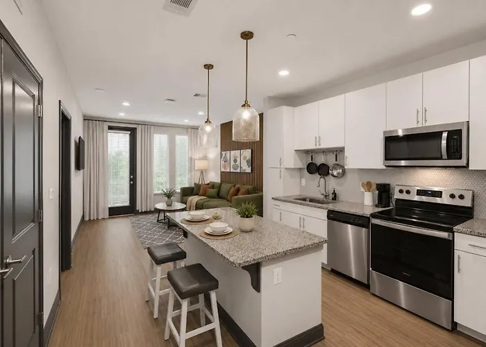Apartment Modern 2br With Gym, Pool And Parking