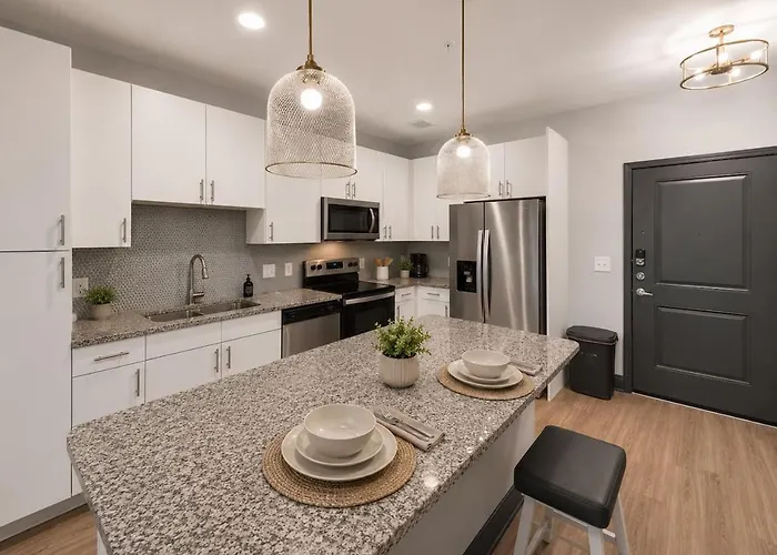Apartment Modern 2br With Gym, Pool And Parking